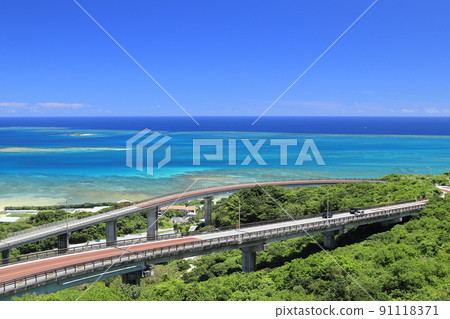 Niraikanai Bridge, a tourist attraction in southern Okinawa (photographed in June, 4th year of Reiwa) 91118371