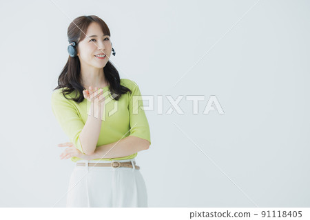 Presentation business woman 91118405