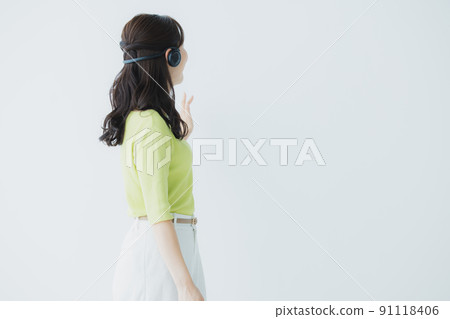 Presentation business woman 91118406