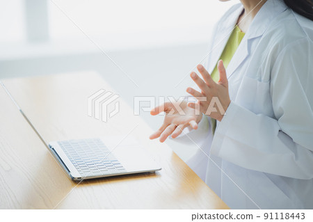 White coat female personal computer 91118443