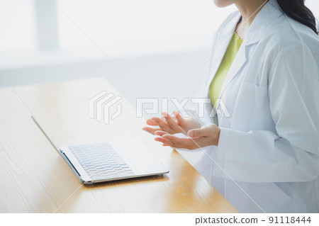 White coat female personal computer 91118444