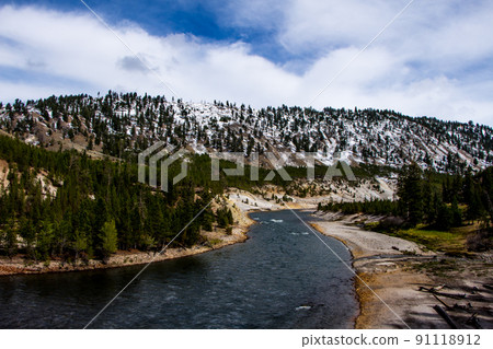 Yellowstone National Park in Autumn 91118912