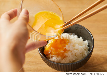Japanese food image: rice with eggs 91120477