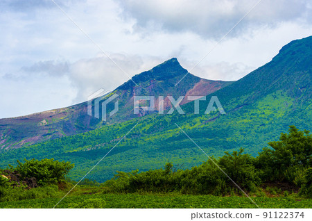 擁有兩座山峰的北海道駒岳 擁有兩座山峰的北海道駒岳 91122374