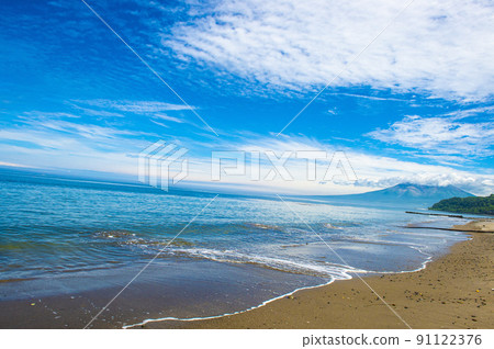 北海道駒岳,蔚藍的天空和大海的優美 北海道駒岳,蔚藍的天空和大海的優美 91122376