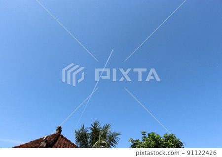 Contrails seen at Kuta Beach / Bali 2 91122426