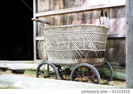 在民居發現的江戶時代嬰兒車 91122458