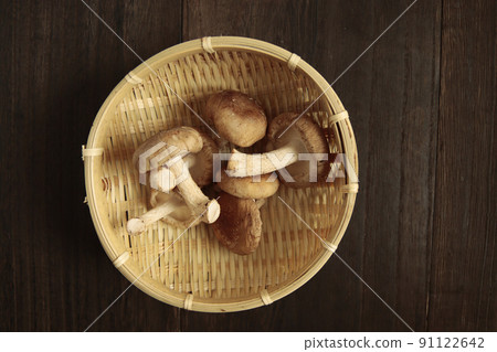 Mushroom shiitake mushrooms on the table Mushroom shiitake mushrooms on the table 91122642