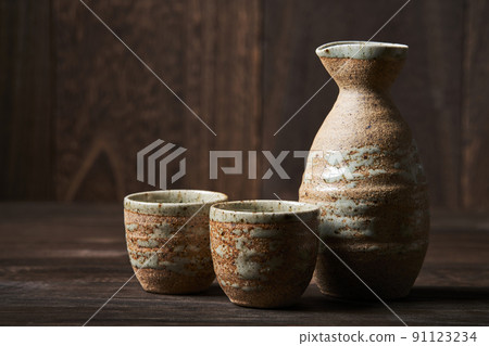 Set of sake bottle and choko 91123234