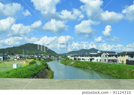 2021. Scenery from the train window between Aioi Station and Himeji Station on the Sanyo Main Line 91124310
