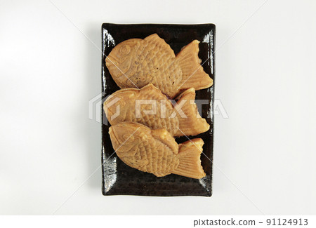 桌上傳統日本甜點的 Taiyaki 桌上傳統日本甜點的 Taiyaki 91124913