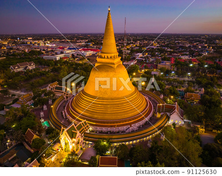 Aerial view of Phra Pathom Chedi biggest stupa in Nakhon Pathom, Thailand Aerial view of Phra Pathom Chedi biggest stupa in Nakhon Pathom, Thailand 91125630
