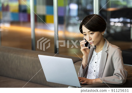 Business women office laptop smartphone 91125631