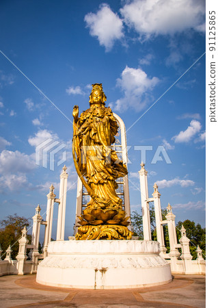 Wat Si Mahapho temple and buddha statue in Nakhon Pathom, Thailand Wat Si Mahapho temple and buddha statue in Nakhon Pathom, Thailand 91125865