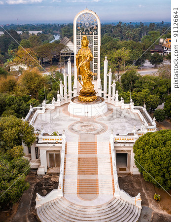 Wat Si Mahapho temple and buddha statue in Nakhon Pathom, Thailand Wat Si Mahapho temple and buddha statue in Nakhon Pathom, Thailand 91126641