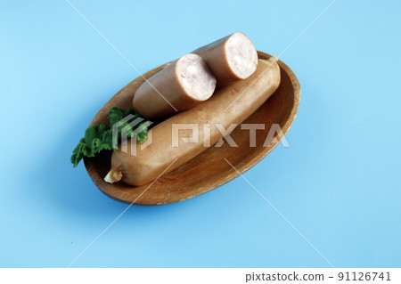法蘭克福香腸，桌上塞滿歐芹的傳統德國豬肉 91126741