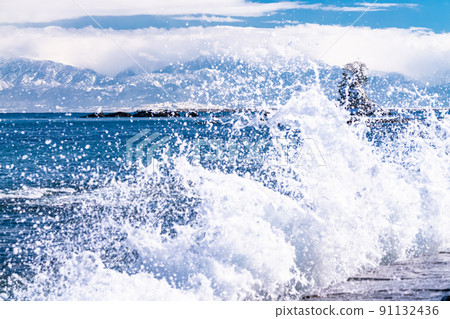 《富山縣》冬季天晴海岸、恩內瓦、立山山脈 91132436