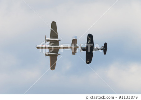 B-25J F4U-4 海盜船艦載戰鬥機配套米切爾轟炸機 91133879