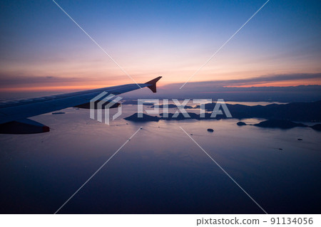 Sunset seen from an airplane landing at Takamatsu Airport 91134056