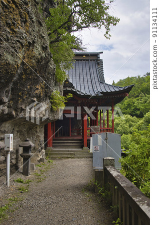 Nunobiki Kannon / Nunobikiyama Shakusonji Temple Kannon-do, Komoro City, Nagano Prefecture 91134111