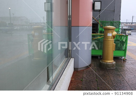 Scenery with Miyagi Osaki Maru Post (JR Furukawa Ekimae Fertility Golden Post) 91134908