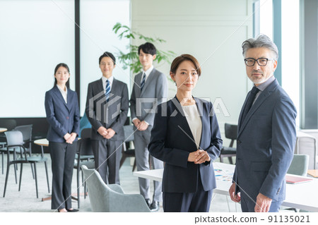 笑臉商人（業務，多人，辦公室） 91135021