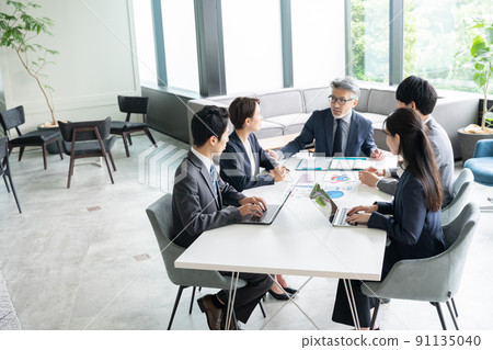 Businessmen having a meeting (business, multiple people, office, meeting) Businessmen having a meeting (business, multiple people, office, meeting) 91135040