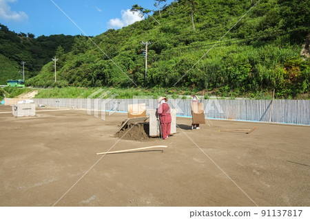 僱用在鹽田工作的人 91137817