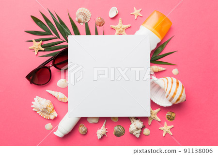 Summer time concept with blank greeting card and blank white paper on colored background. Seashells from ocean shore in the shape of frame separated with space for text top view 91138006