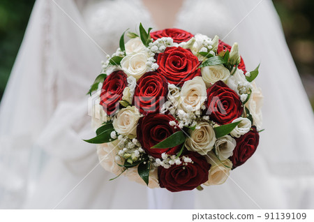 Bouquet of flowers in the hand of the bride Bouquet of flowers in the hand of the bride 91139109