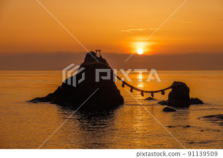 Sunrise from Ise Futamiura Meotoiwa Sunrise from Ise Futamiura Meotoiwa 91139509