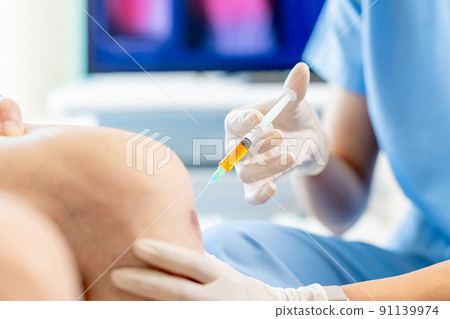 doctor make injection in knee doctor make injection in knee 91139974