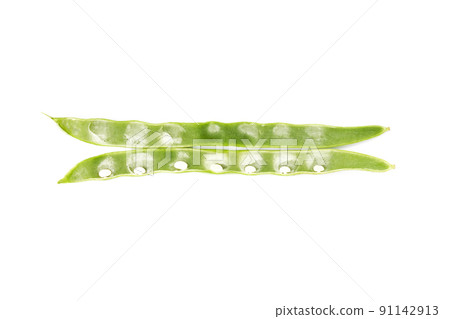 Delicious green bean cut in half. Healthy and organic food 91142913