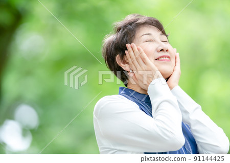 美女形象清新綠色的女人 91144425