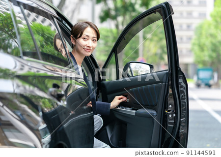 Middle female car driving business 91144591