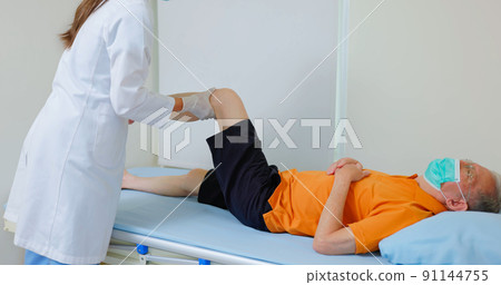 senior elder man rehabilitation 91144755
