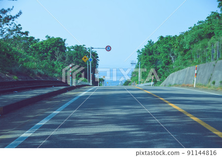 National Highway No. 8 and the horizon of the Sea of Japan National Highway No. 8 and the horizon of the Sea of Japan 91144816