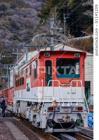 在 Abt-Ichishiro 站連接的電力機車 91145209