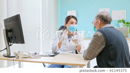doctor explain liver model 91145375