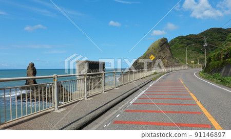 Echigo Nanaura Seaside Line (Niigata City, Niigata Prefecture) with a magnificent view of the Sea of Japan Echigo Nanaura Seaside Line (Niigata City, Niigata Prefecture) with a magnificent view of the Sea of Japan 91146897