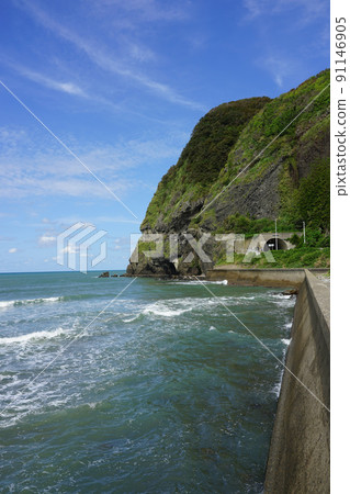 越後七浦海濱線(新潟縣新潟市),享有日本海的壯麗景色 越後七浦海濱線(新潟縣新潟市),享有日本海的壯麗景色 91146905