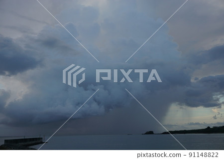 A sign of heavy rain, the appearance of rain clouds 91148822