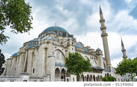 Suleymaniye Mosque in the old part of the city, in the Vefa district of Istanbul High-quality close-up photo 91149862