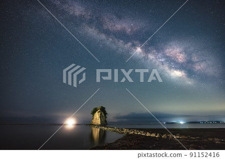 見附島與銀河!找一個小牌坊 見附島與銀河!找一個小牌坊 91152416