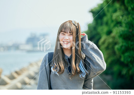 Gen Z women standing looking at the camera 91153393