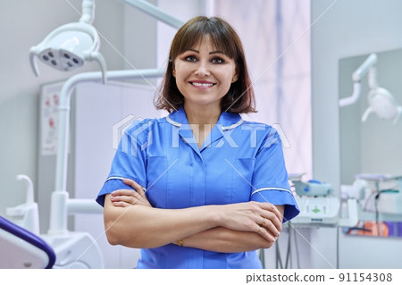Portrait of smiling nurse looking at camera in dentistry. 91154308