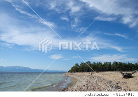 Beautiful blue sky over the sandy beach by the lake. 91154915