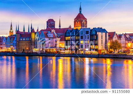 Sunset in the Old Town of Gdansk, Poland 91155080