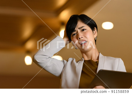 a working woman                          91158859