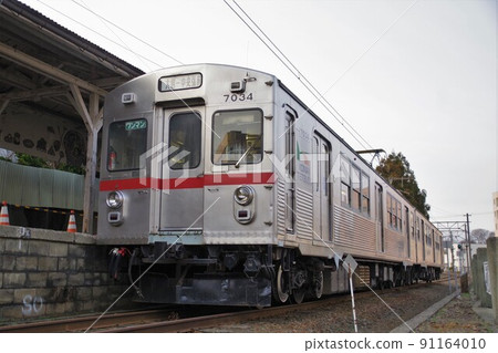 Aomori Konan Railway 7000 series train at Chuohirosaki Station Aomori Konan Railway 7000 series train at Chuohirosaki Station 91164010